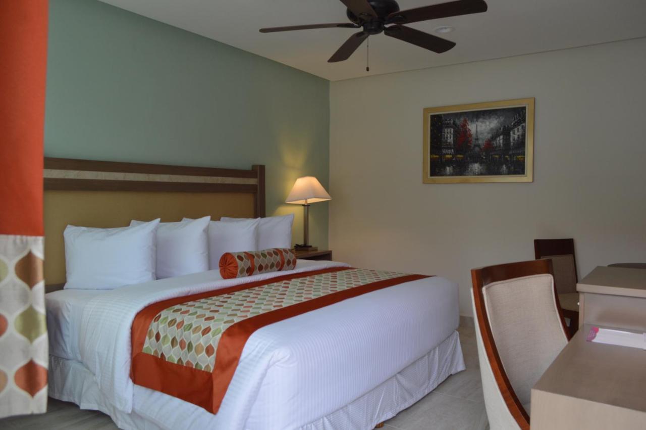 Hotel Villa Magna Poza Rica Extérieur photo